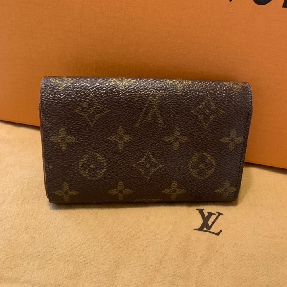 Used LV woman zipper wallet - Picture 2 of 5